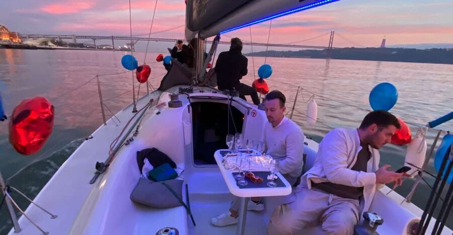Lisbon: Sailboat Tour w/ Local Guide and Open Bar Green Wine - From Quick Safety Briefing to Tagus Views and Comfortable Seating