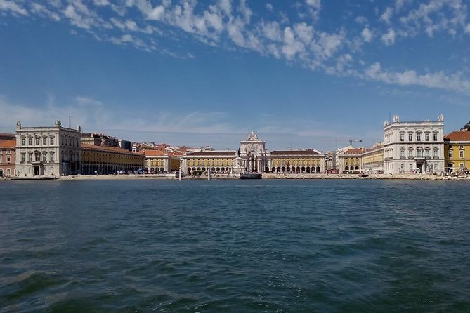 Lisbon Sailing Tour: 2-Hour Cultural Scenic Cruise with Wine - Why this Lisbon sailing cruise feels like a reset