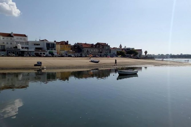 Lisbon Sailing Tour: 2-Hour Cultural Scenic Cruise with Wine - Jerónimos Monastery: seeing the Age of Discovery on a moving map