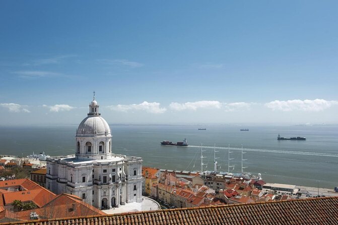 Lisbon Sailing Tour on a Luxury Sailing Yacht with 2 Drinks - Key things to know before you go