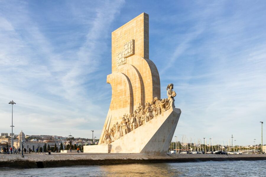 Lisbon: Sailing Tour on the Tagus River - Passing the 25 de Abril Bridge and the Monument of Discoveries