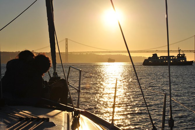 Lisbon Small Group 2h Sunset Sailing- Live Commentary & a Drink - How the live commentary works when you want stories, not a script
