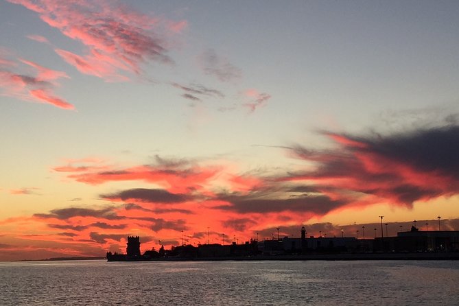 Lisbon Small Group 2h Sunset Sailing- Live Commentary & a Drink - Commerce Square to São Jorge Castle: finishing with Lisbon’s dramatic slopes