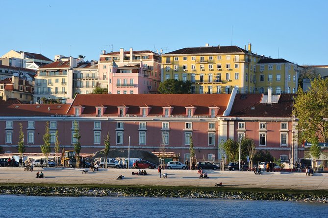 Lisbon Small Group Day Cruise with Historic Commentary & a Drink - Castelo de São Jorge: the fortress you spot above the city