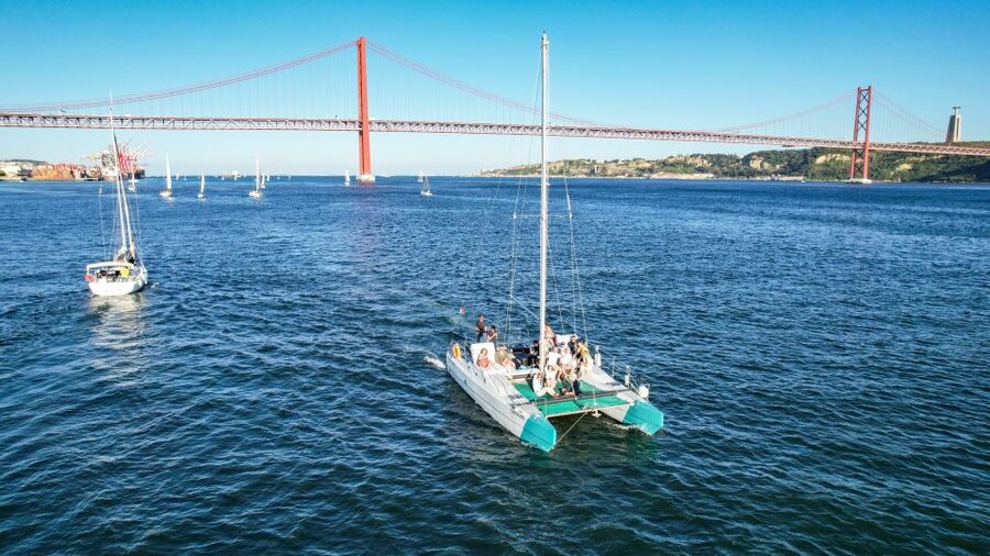 Lisbon: Sunset Catamaran Boat Tour with Music and Drinks - Quick Packing Tips for the Tagus Wind