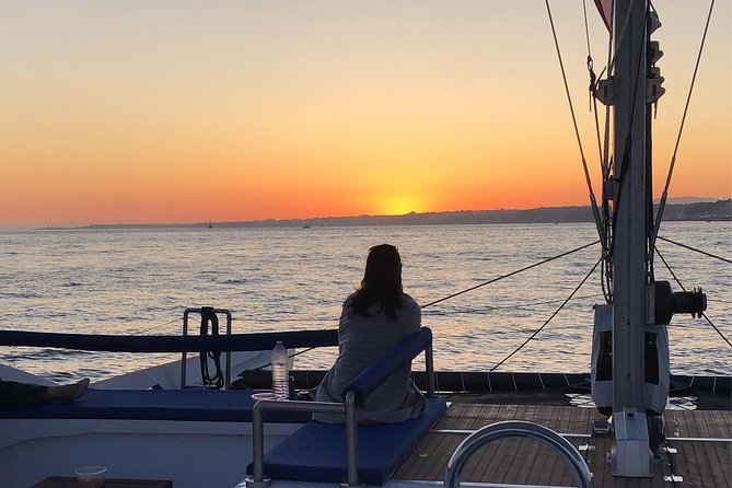 Lisbon Sunset Catamaran Cruise on the Tagus River - 2 Hours on the Tagus: Timing Your Day Around the Sunset