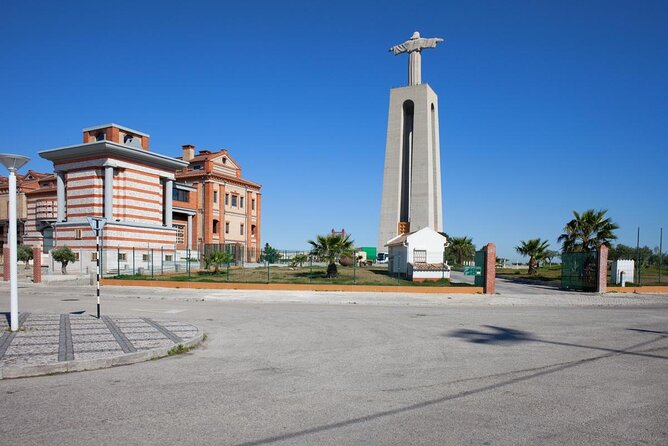 Lisbon: Sunset Cruise With Drinks on Spacious Yacht - Key highlights worth caring about