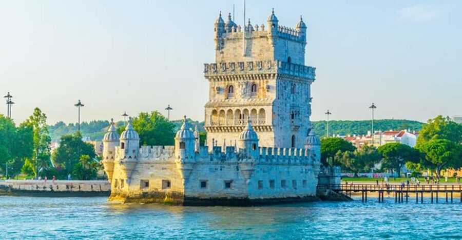Lisbon: Sunset Sailing Boat Cruise with Wine - Sunset Sailing on the Tagus: the wow factor