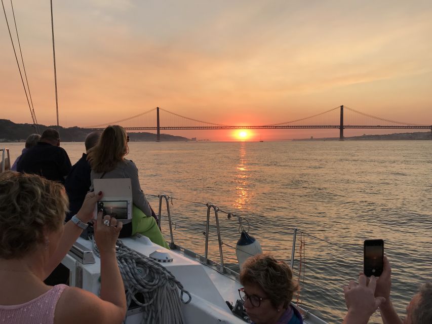 Lisbon: Sunset Sailing Cruise with Wine - Getting the most out of the 2-hour sunset window