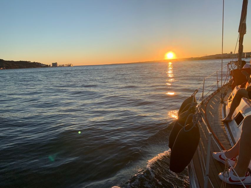 Lisbon: Sunset Sailing Cruise with Wine - FAQ