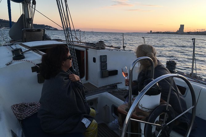 Lisbon Sunset Sailing Tour with White or Rosé Wine and Snacks - When to Go: Wind-Chill, Rain Gear, and What to Wear