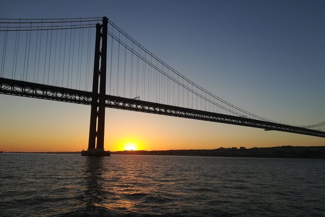 Lisbon Sunset Sailing with Portuguese Wine and History - St. George’s Castle, Alfama, and Sé de Lisboa: Lisbon’s hill life from deck level