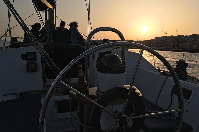 Lisbon Sunset Sensations on a Private Sailing Boat with wine&snacks - Why 6pm on the Tagus is the right time