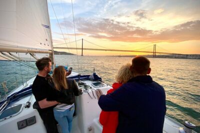 Lisbon: Sunset Tagus River Sailing Tour with Drinks - From the dock to Terreiro do Paço: seeing Baixa from the river