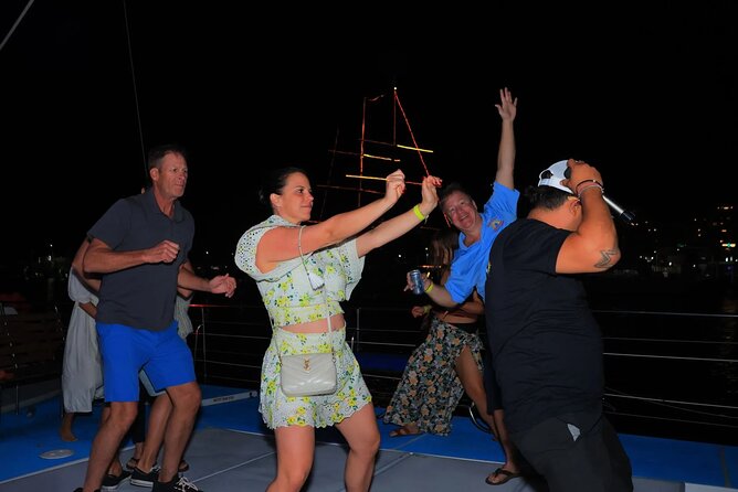 Los Cabos Catamaran Cruise with Open Bar & Light Snack - Whale Sightings: The Bonus Moment That Can Happen