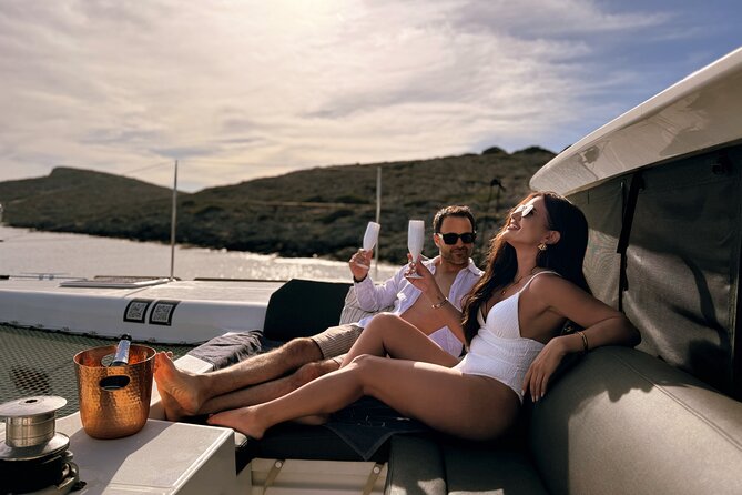 Luxury Catamaran Cruise, Dia Island –Open Bar & Lunch -Top Rated! - Onboard setup: showers, WiFi, and the gear list that changes the day