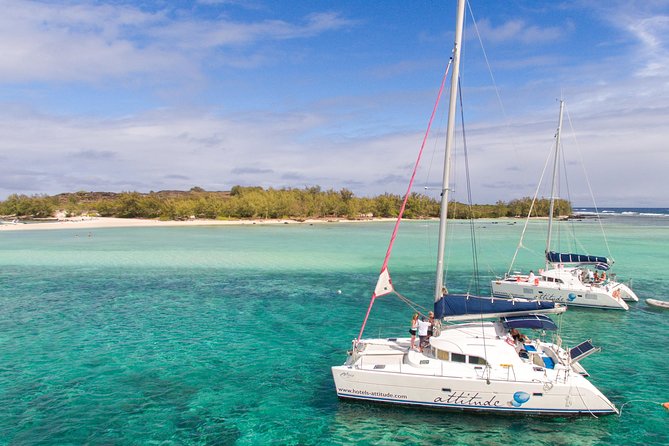 Luxury Catamaran Cruise: The Northern Islands - BBQ Lunch and Drinks On Board: The Value-Builder