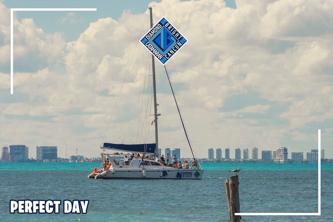 Luxury Catamaran tour to isla mujeres with transportation from Tulum - Isla Mujeres Beach Club and Buffet Lunch: The Main Reset