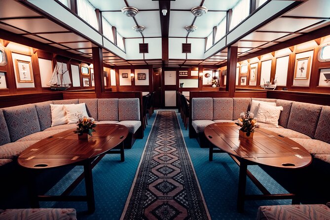 Luxury Northern Lights Yacht Cruise with Hot Tub from Tromsø - What to Pack so You’re Comfortable Instead of Miserable
