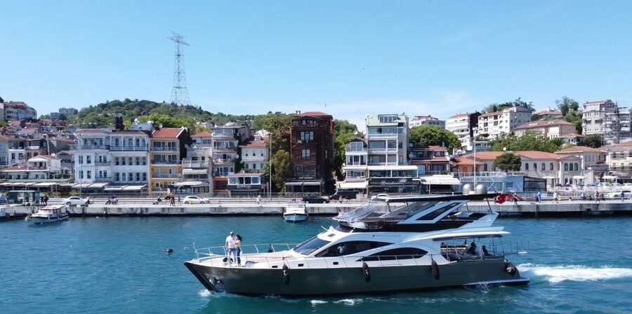 Luxury Private Yacht Rental - Who this Bosphorus yacht cruise suits best
