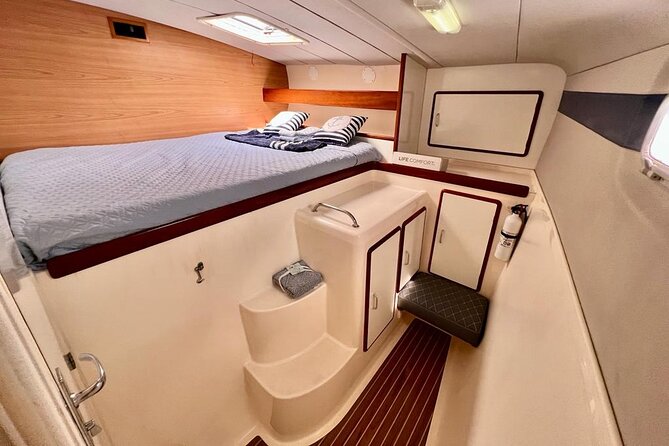 Luxury Sailing catamaran charter in Cabo San Lucas all inclusive - The sailing time: Arch photo stop and Cabo Bay viewpoints