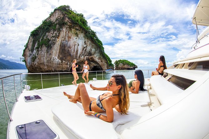 Luxury Yacht & Snorkel with All inclusive Open bar and lunch - The unlimited open bar: fun, but know the details