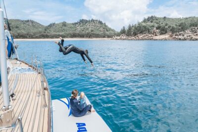 Magnetic Island: Lunchtime Sailing Cruise - The cruise flow: from Nelly Bay to an anchored swim bay