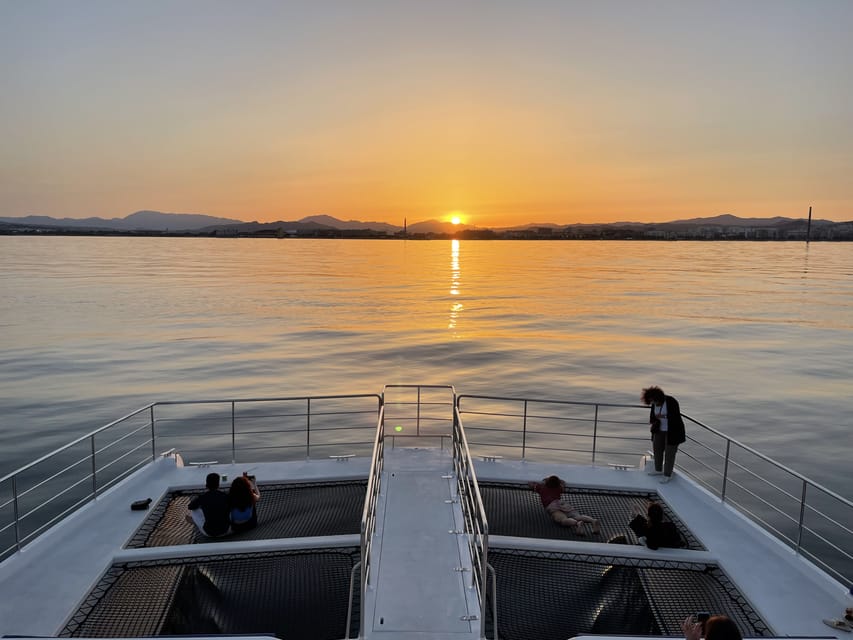 Málaga: Sunset Catamaran Trip - The Views at Dusk: Skyline Photos and Sea-Breeze Reality