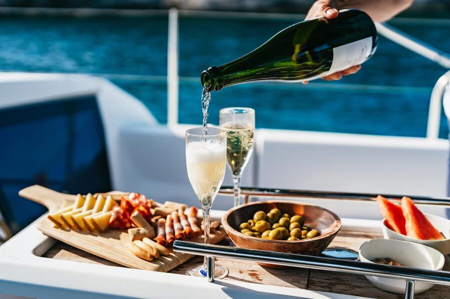Mallorca: Midday or Sunset Sailing with Snacks and Open Bar - Key Things I’d Book This For