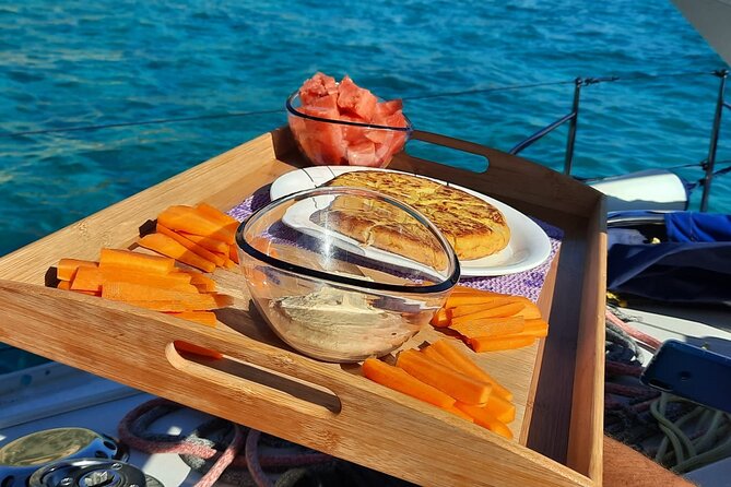 Mallorca Sailing Adventure with Snorkeling, Snacks & Drinks - Where You Start: Cala Estancia and the On-Time Factor