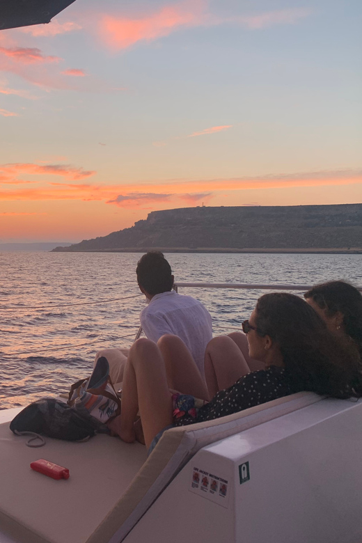 Malta: Blue Lagoon Evening Catamaran Cruise - Evening cruising on Sea Breeze: what 5 hours really feels like