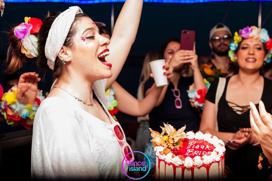 Malta: Sailboat Party with an Open Bar, Snack, and Swimming - Who this Malta party boat fits best