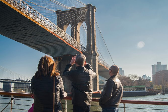 Manhattan Architecture Yacht Cruise - Statue of Liberty area and the historic island views