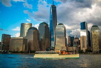 Manhattan Architecture Yacht Cruise - From Pier 62: what the start and flow feel like