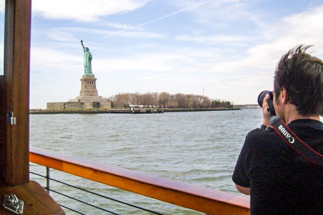 Manhattan: Statue and Skyline Cruise Aboard a Luxury Yacht - Included drink and assigned tables: how value shows up on board