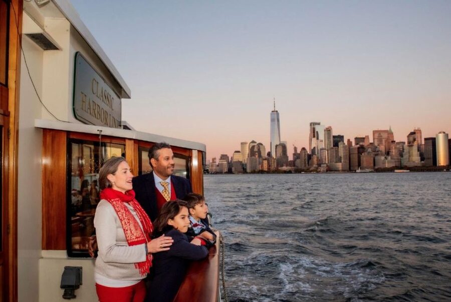 Manhattan: Statue and Skyline Cruise Aboard a Luxury Yacht - Tips to get the best photos and the most comfort