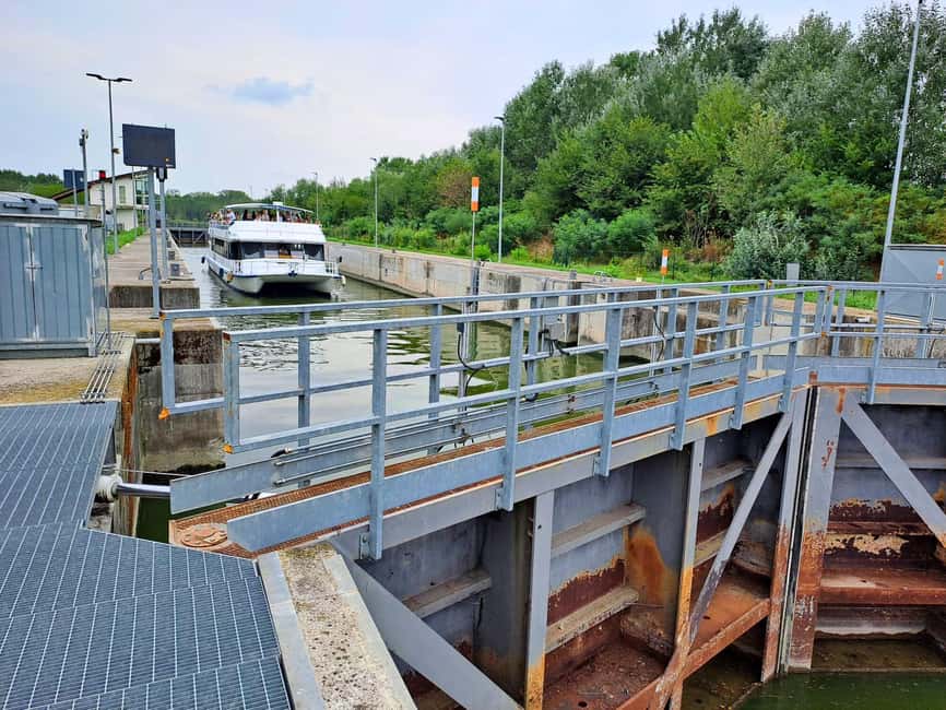 Mantua: Guided sailing from the Park to the Port with the water elevator - Crossing the navigation locks (inaugurated in February 2017) twice