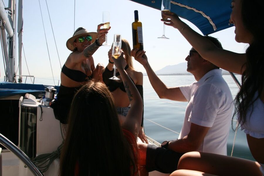Marbella: Puerto Banús Private Sailing Cruise with Drinks - Dolphins in the Strait: the thrill without the pressure