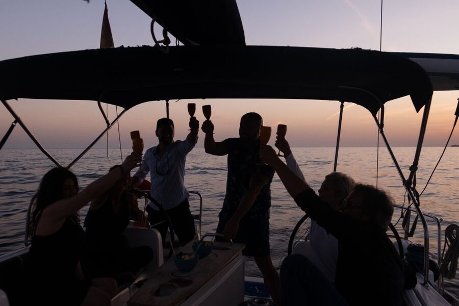 Marbella: Sunset Sailing Trip with Drinks and Snacks - Skipper guidance: the difference between looking and learning
