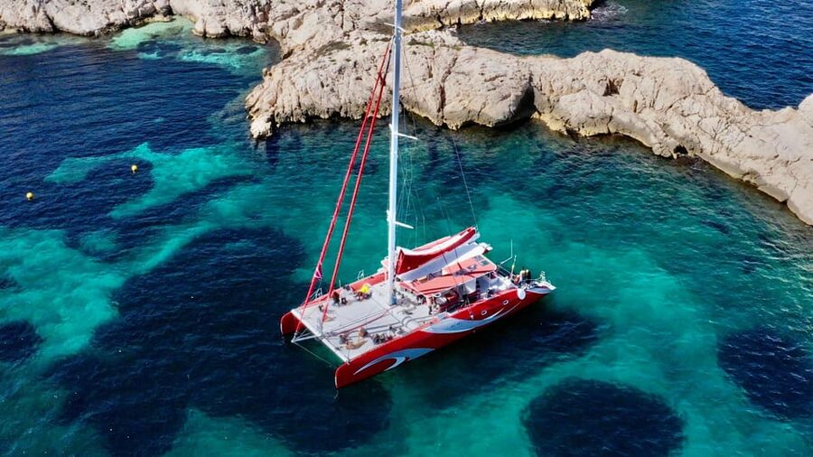 Marseille : Calanques Catamaran Cruise with Lunch & Wine - Calanque de Sugiton: finishing with views and another swim window