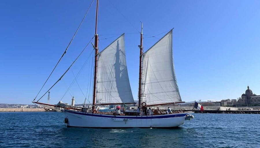 Marseille: Calanques National Park Sailing Cruise with Lunch - Return to the Old Port: The Day Ends Around 5:00 PM