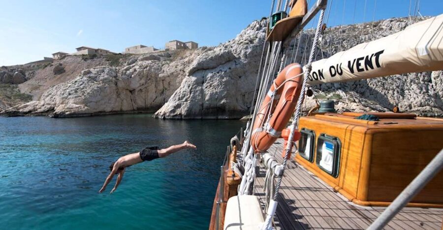 Marseille: Calanques Sailing Day Trip with Lunch and Wine - Le Don du Vent: a classic sailing day from Marseille