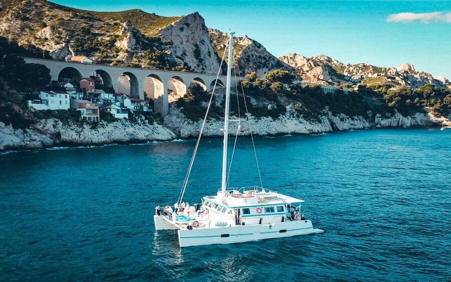 Marseille: Frioul Archipelago Catamaran Cruise with Lunch - Old Port Departure at Mucem: Getting on Board Fast