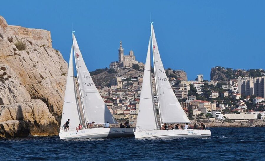 Marseille: Frioul Calanques Sailing Trip - From Marseille dock to open water, fast