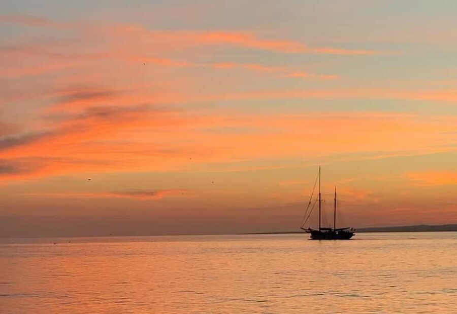 Marseille: Sunset Sailing Cruise with Dinner and Wine - Frioul archipelago: the cove stop, swimming/snorkeling, and sunset time