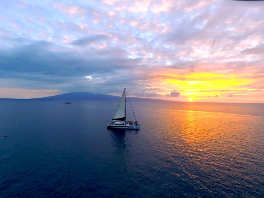 Maui: 2 Hour Sunset Dinner Sail with Open Bar and Appetizers - Gemini Catamaran Comfort: Cushions, Shade Choices, and Barefoot Steps