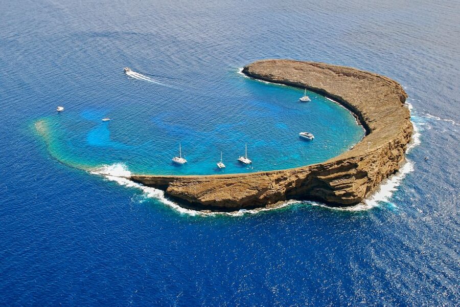 Maui: Molokini Snorkel and Performance Sail with Lunch - Breakfast, lunch, and beverages: the food part actually matters here