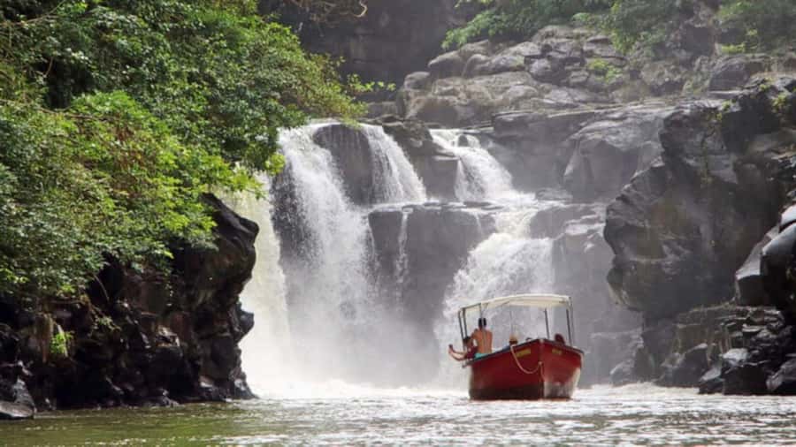 Mauritius: Ile aux Cerf Catamaran w/Waterfall Visit & Lunch - Unlimited BBQ lunch and drinks: comfort food in a sea-day format