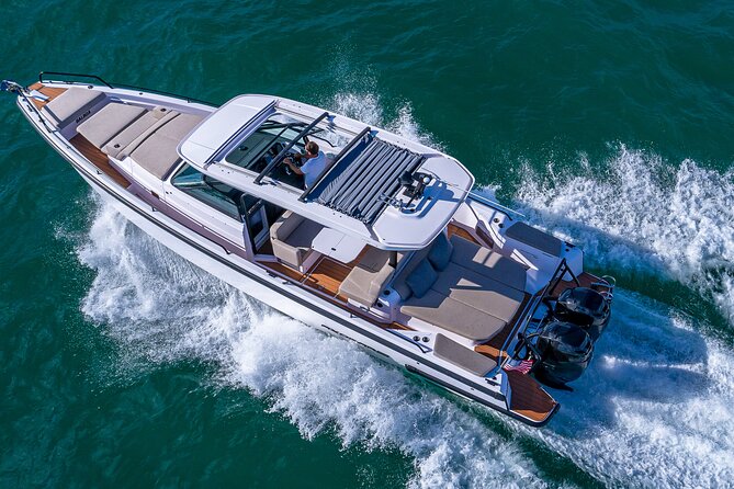 Miami Bay Discovery Private Yacht Cruise with Captain - Getting from Miami Beach to the water: the drive-by views add up