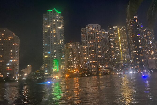 Miami Sightseeing Cruise on a Luxury Yacht - Celebrity Islands and Millionaire-Waterfront Views